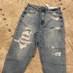 AE Ripped Relaxed Mom Jean size 8
